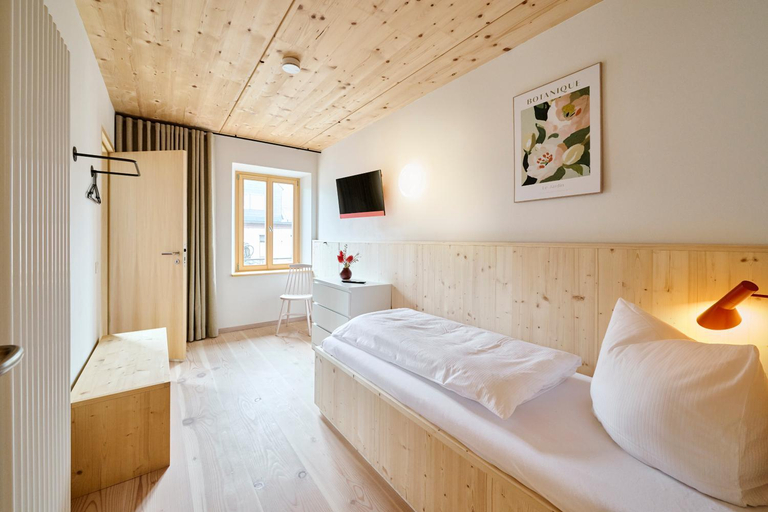 Bedroom 3, Schwarzes Kreuz Gasthaus Pension, Kronach
