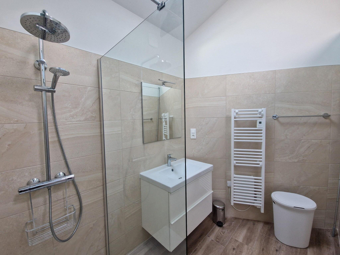 Bathroom 3, Holiday Home in Plougasnou near Guerzit Beach, Finistère