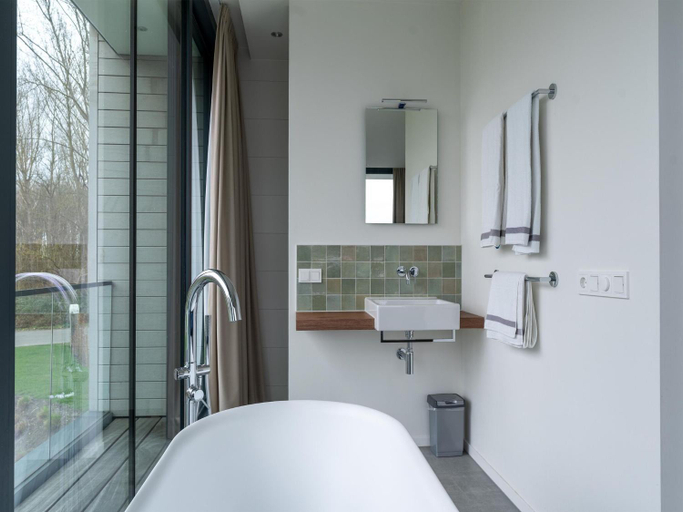 Bathroom, Waterfront holiday home in Arnemuiden, Middelburg