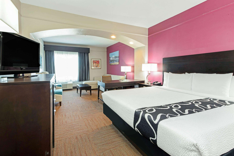 Bedroom 3, La Quinta Inn Suites By Wyndham Winnie, Chambers