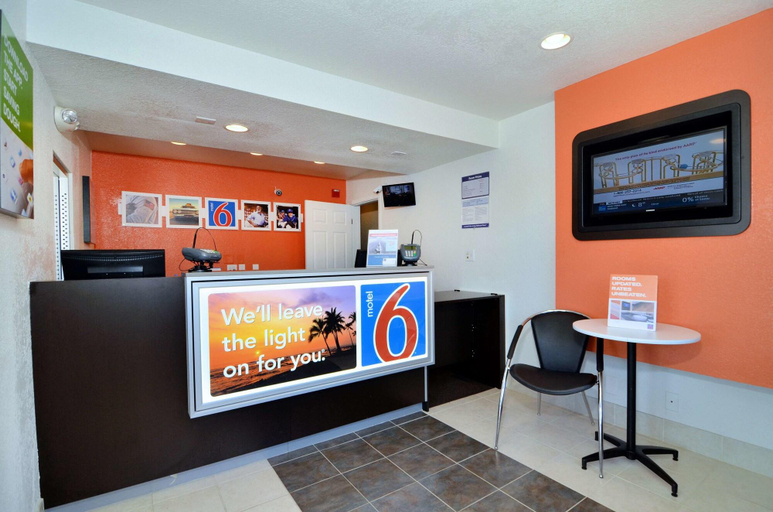 Public Area 2, Motel 6 Palm Desert, CA - Palm Springs Area, Riverside