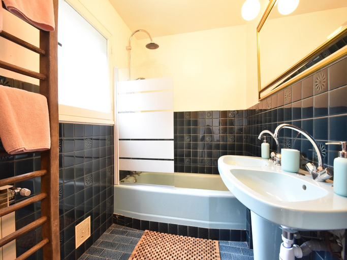 Bathroom 3, Holiday Home in Grury with Pool Garden, Saône-et-Loire