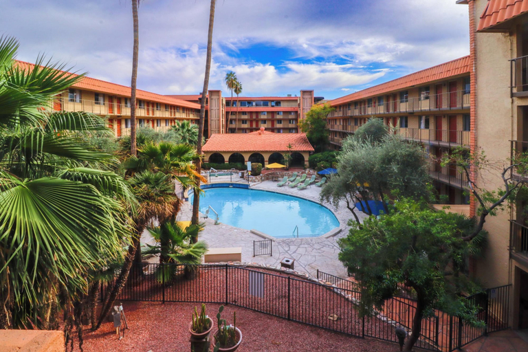Exterior & Views 2, Motel 6 Phoenix, AZ – Sky Harbor, Maricopa