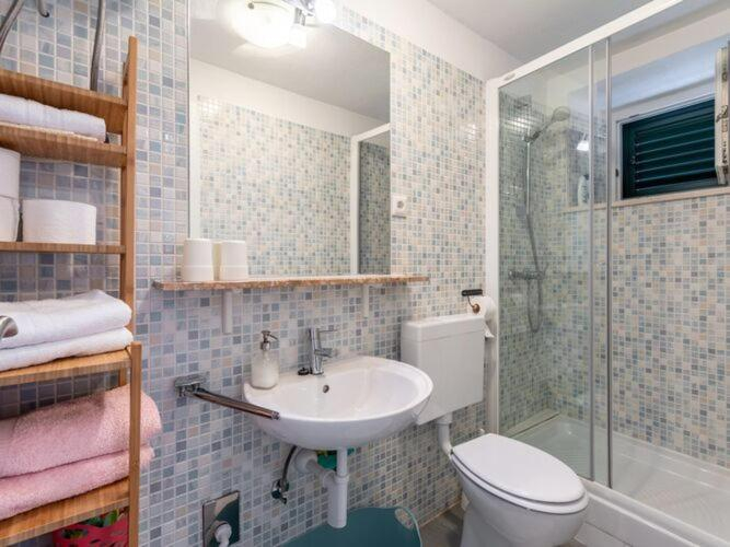 Bathroom 2, Apartments Sonja  - Studio Apartment ST, Pučišća