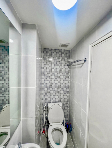 Bathroom 5, Tokyo Riverside Apartment Modern at PIK 2 by TYAFY Living, Tangerang