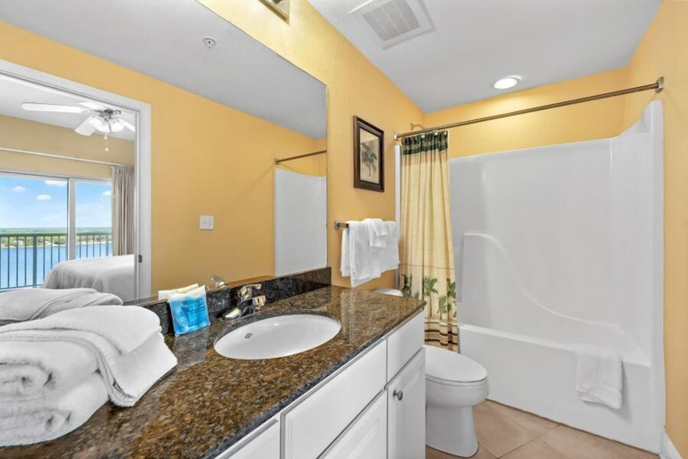 Bathroom 4, Crystal Tower 1809, Baldwin