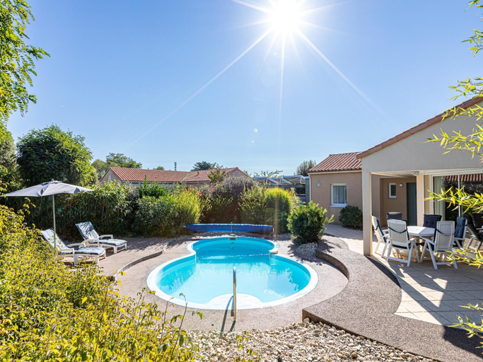 Sport & Beauty 4, Villa in France with Private Heated Pool, Vendée
