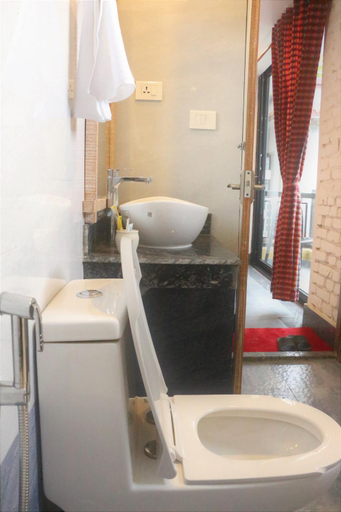 Bathroom 5, HOTEL MERA PEAK PVT LTD, Gandaki