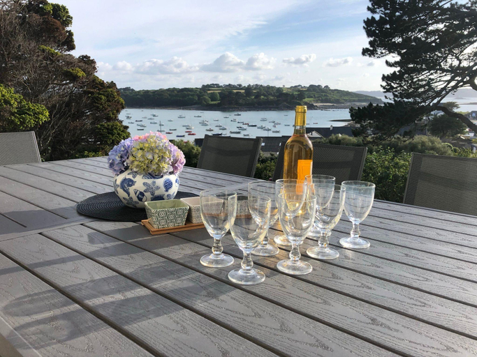 Food & Drinks 5, Holiday Home in Terenez with Stunning Sea View, Finistère