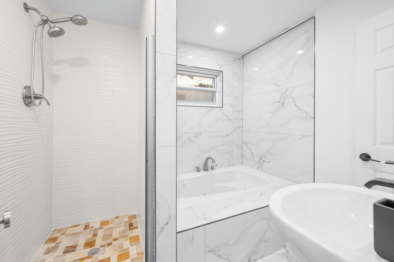 Bathroom 3, Tropical Waterfront Oasis with Hot Tub Jacuzzi, Broward