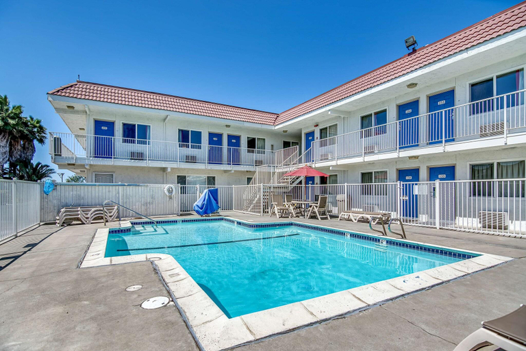 Sport & Beauty 5, Motel 6 Stockton Charter Way West, San Joaquin