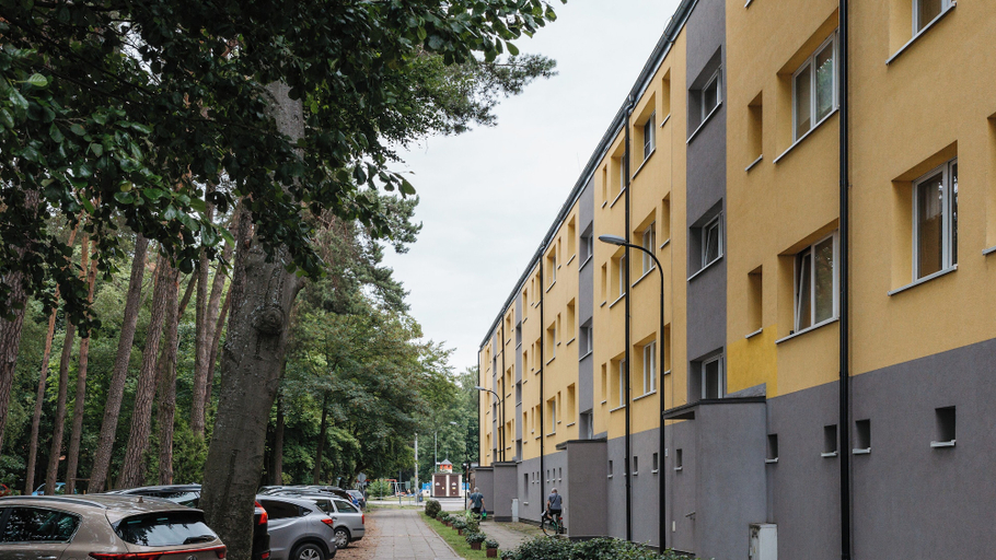 Exterior & Views