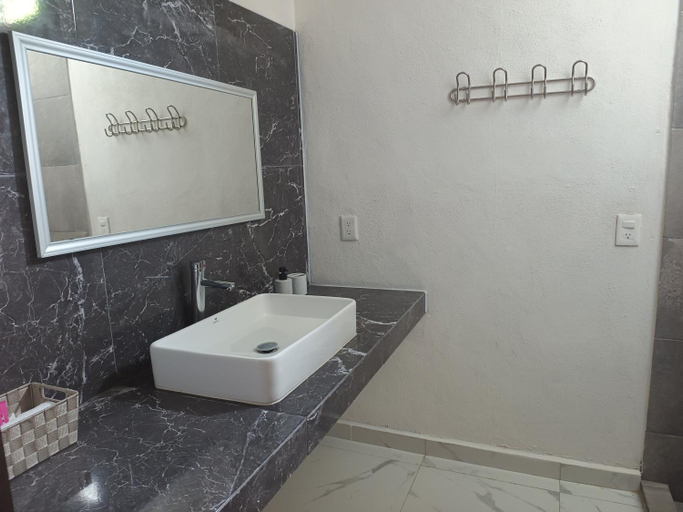 Bathroom 3, Hotel Miriam, Othón P. Blanco