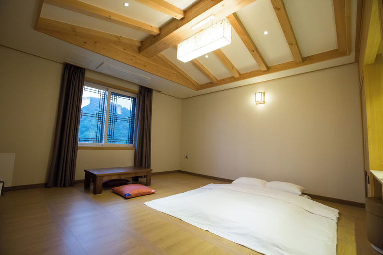 Bedroom 2, Amor Hotel, Jinhae
