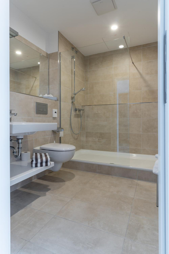 Bathroom 5, Hotel Villa Durkopp, Lippe
