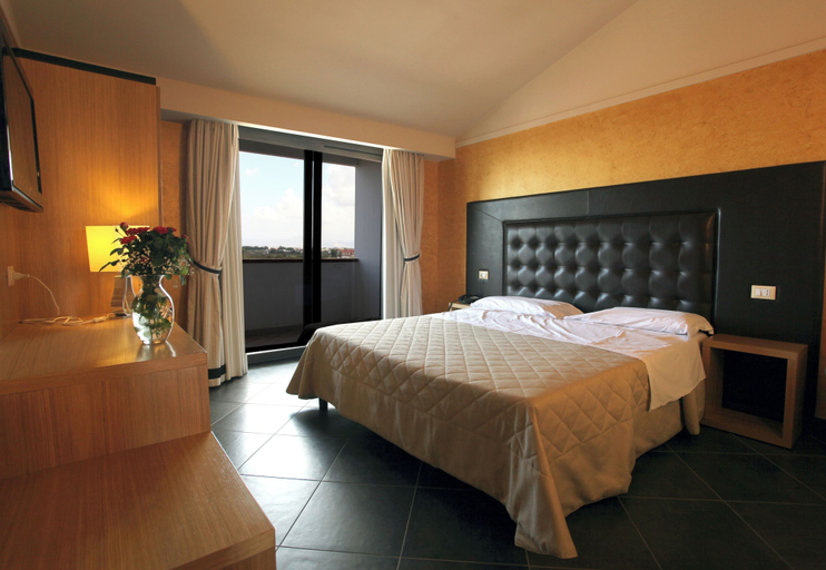 Bedroom 4, HOTEL BRIGANTI, Napoli