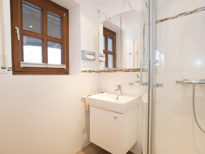 Bathroom 3, Apart Pension Vita Stafnensis, Garmisch-Partenkirchen