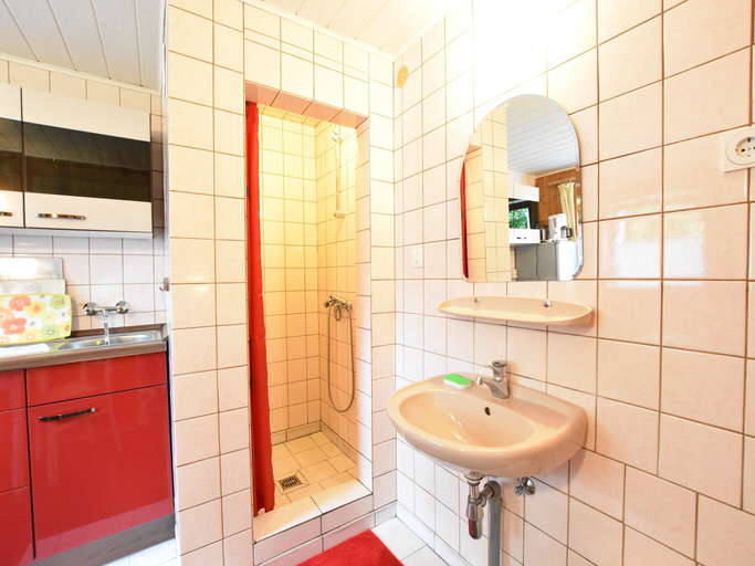 Bathroom, Moderne Ferienwohnung in Kuhlungsborn im Grunen, Rostock