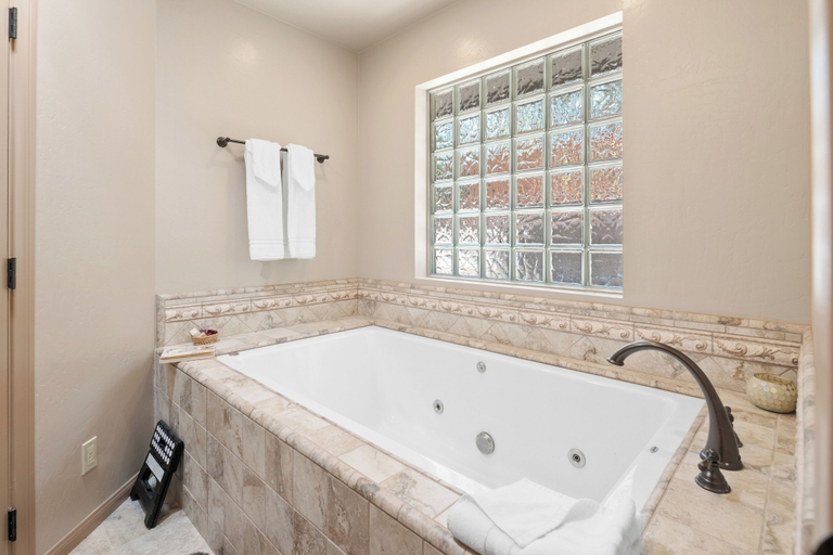 Bathroom 3, Sunset Spectacular, San Bernardino