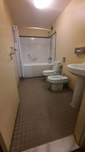 Bathroom 5, Cairo World Trade Center Hotel & Residences, Zamalik