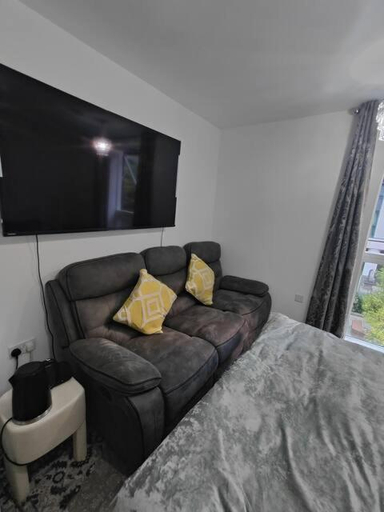 Others 2, Canary Wharf Homestay, London