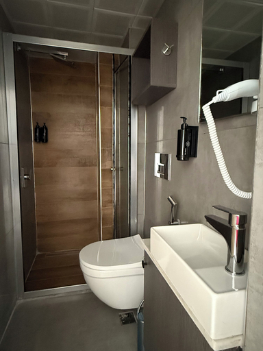 Bathroom 3, D' Premium, Merkez