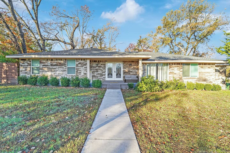 Exterior & Views 2, Serene Deck 10 Mins Garland City Square, Dallas