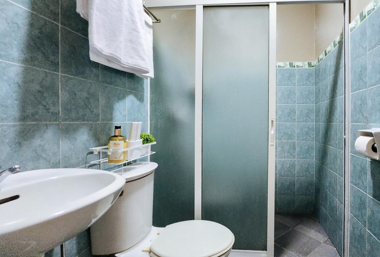Bathroom 3, Aberdeen Haus in Mabolo, Cebu City