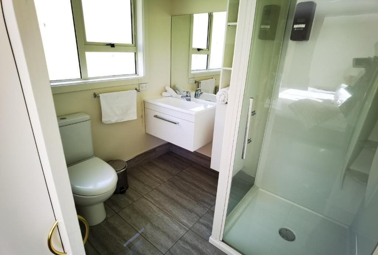 Bathroom 5, Kea by the Lake, Southland