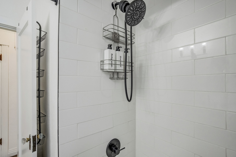 Bathroom 3, 1318 E Pikes Peak, El Paso