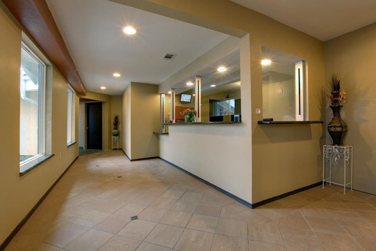 Public Area 3, Americas Best Value Inn Caldwell, Burleson
