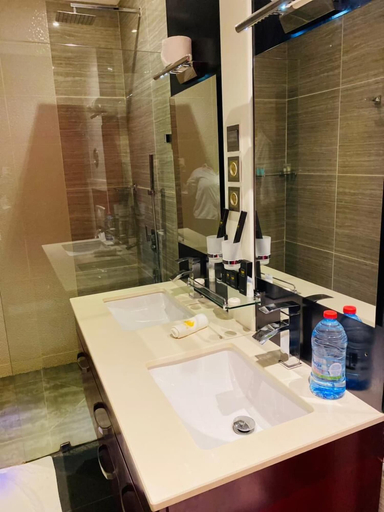 Bathroom, Boun's Hotel Resort & Spa, Mfoundi