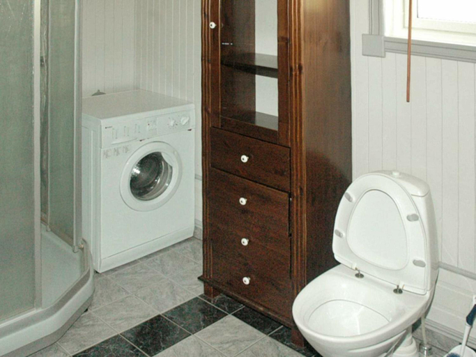 Bathroom 3, person holiday home in Syvde, Vanylven