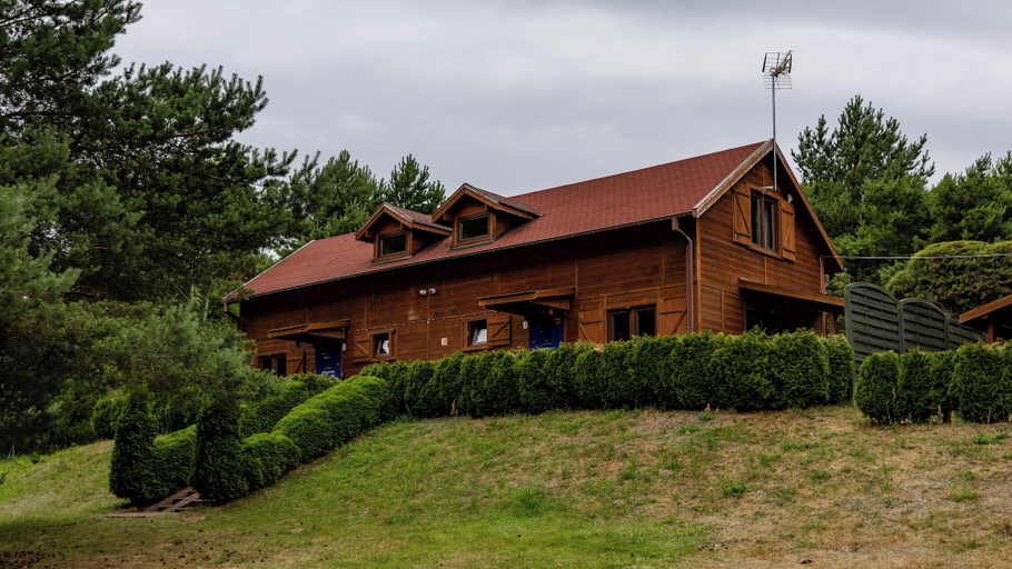 Exterior & Views