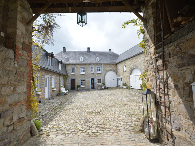 Others 5, Medieval farmhouse with private garden, Liège