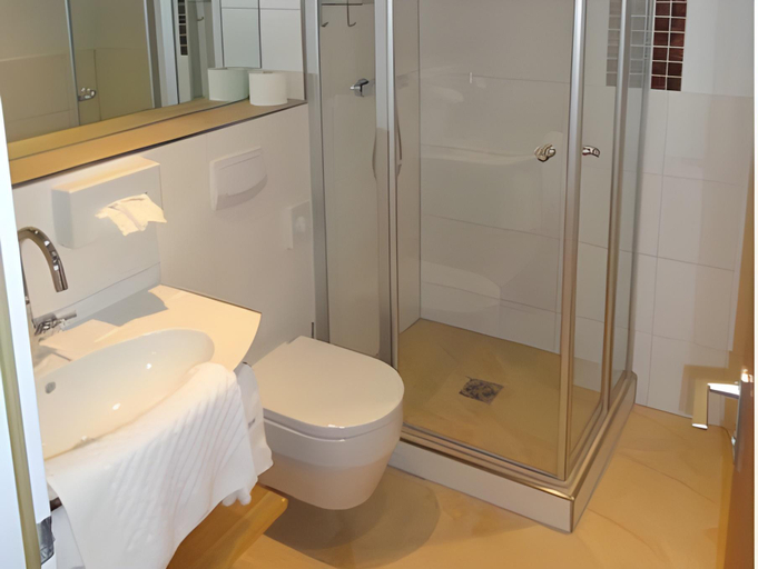 Bathroom 5, Hotel Florke, Wittmund