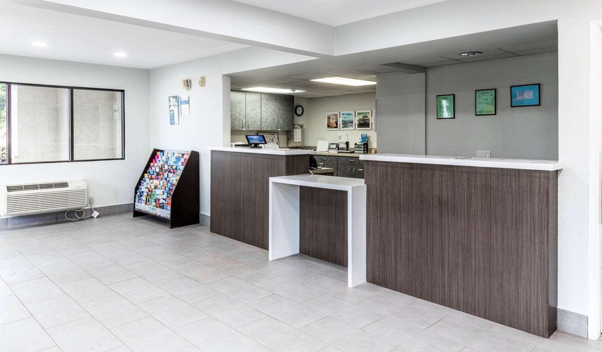 Public Area 3, Motel 6 Carlsbad East, San Diego