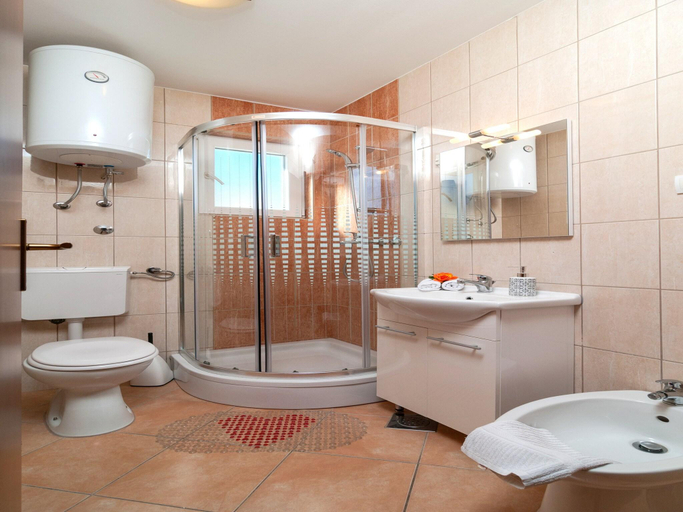 Bathroom 2, Apartments Island Beat - Two Bedroom Apartment with Balcony A6 ST, Supetar