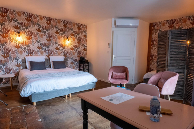 Bedroom 2, Logis Hotel Restaurant La Chatellenie, Vienne