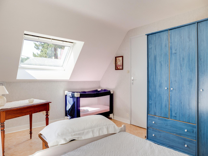 Bedroom 2, Beachside Family Retreat, Morbihan