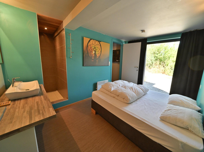 Bedroom 2, Chalet in Durbuy with Jacuzzi Garden, Namur