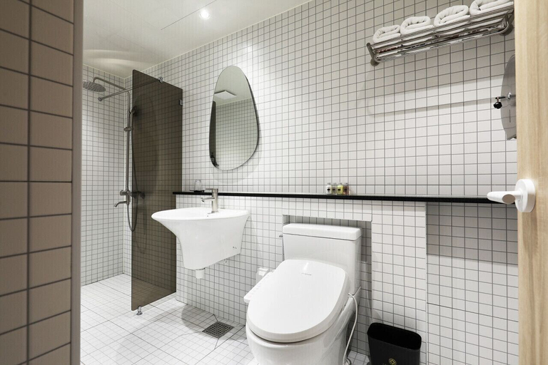 Bathroom 4, Casa Incanto Hotel in Gumi, Gumi
