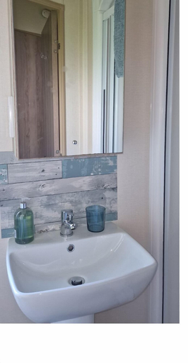 Bathroom 4, Sandytoes Holidays, Torbay