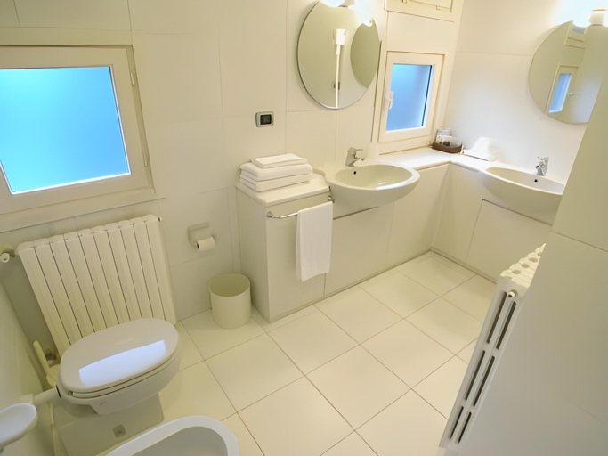 Bathroom, Il Cascinalenuovo, Asti
