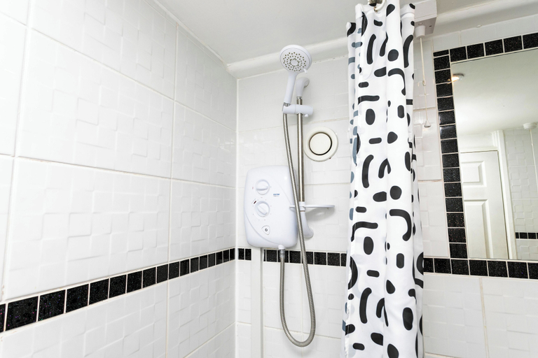 Bathroom 4, Victoria Centre Apartments & Annexe, Nottingham