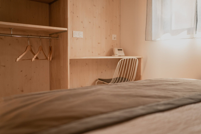 Bedroom 2, Les Cottages de Ripaille, Haute-Savoie
