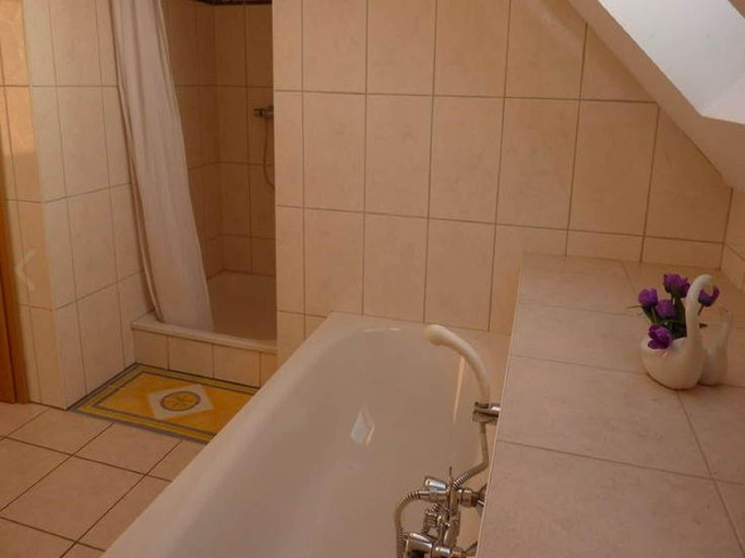 Bathroom 2, Elegant Home with Sauna, Liège