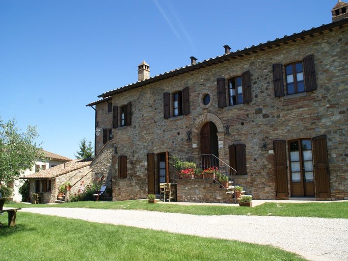 Exterior & Views