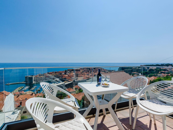 Others 3, Apartments Isabora - Comfort Three-Bedroom Apartment with Balcony and Sea View Second Floor, Dubrovnik