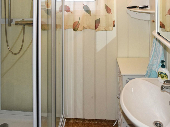 Bathroom 3, person holiday home in EIDSVAG, Nesset